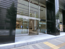 オフィスビル出入口