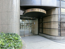 オフィスビル出入り