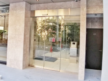 オフィスビル出入口