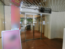 オフィスビル出入口