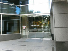 オフィスビル出入口