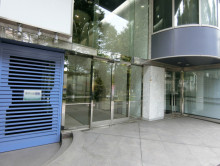 オフィスビル出入口