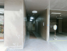 オフィスビル出入口