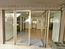 オフィスビル出入口