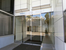 オフィスビル出入口