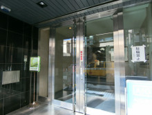 オフィスビル出入口