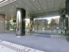 オフィスビル出入口