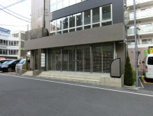 オフィスビル出入り口