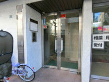 オフィスビル出入口