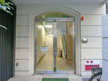 オフィスビル出入り口