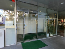 オフィスビル出入口