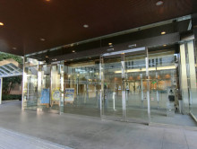 オフィスビル出入口