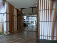 オフィスビル出入口