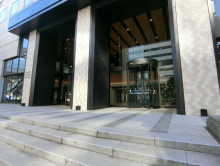 オフィスビル出入口