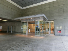 オフィスビル出入口