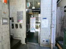 オフィスビル出入口