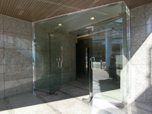 オフィスビル出入口