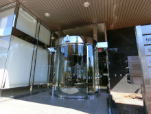 オフィスビル出入口