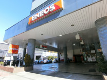 1階のガソリンスタン