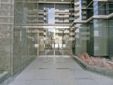 オフィスビル出入口