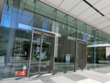 オフィスビル出入口