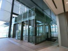 オフィスフロア出入り