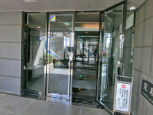 オフィスビル出入口