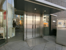 オフィスビル出入口