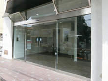 オフィスビル出入口