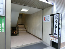 オフィスビル出入口