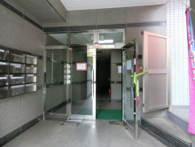 オフィスビル出入口