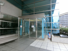 オフィスビル出入口