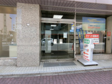 オフィスビル出入り口