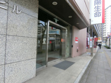 オフィスビル出入口