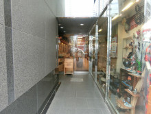 オフィスビル出入口