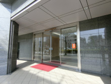 オフィスビル出入口