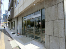 オフィスビル出入口