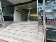 オフィスビル出入口