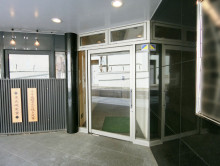 オフィスビル出入口