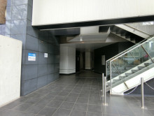 オフィスビル出入口