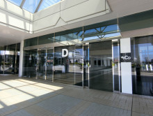 オフィスビル出入口