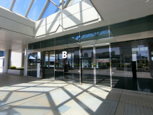 オフィスビル出入口