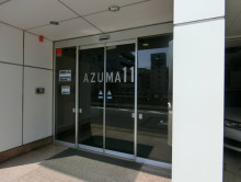 オフィスビル出入り口