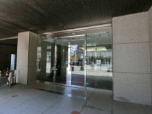 オフィスビル出入口