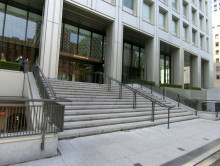 オフィスビル出入口