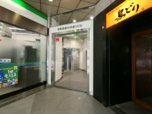 オフィスビル出入り口