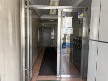 オフィスビル出入口