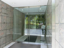 オフィスビル出入口