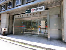 オフィスビル出入口