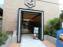 オフィスビル出入口